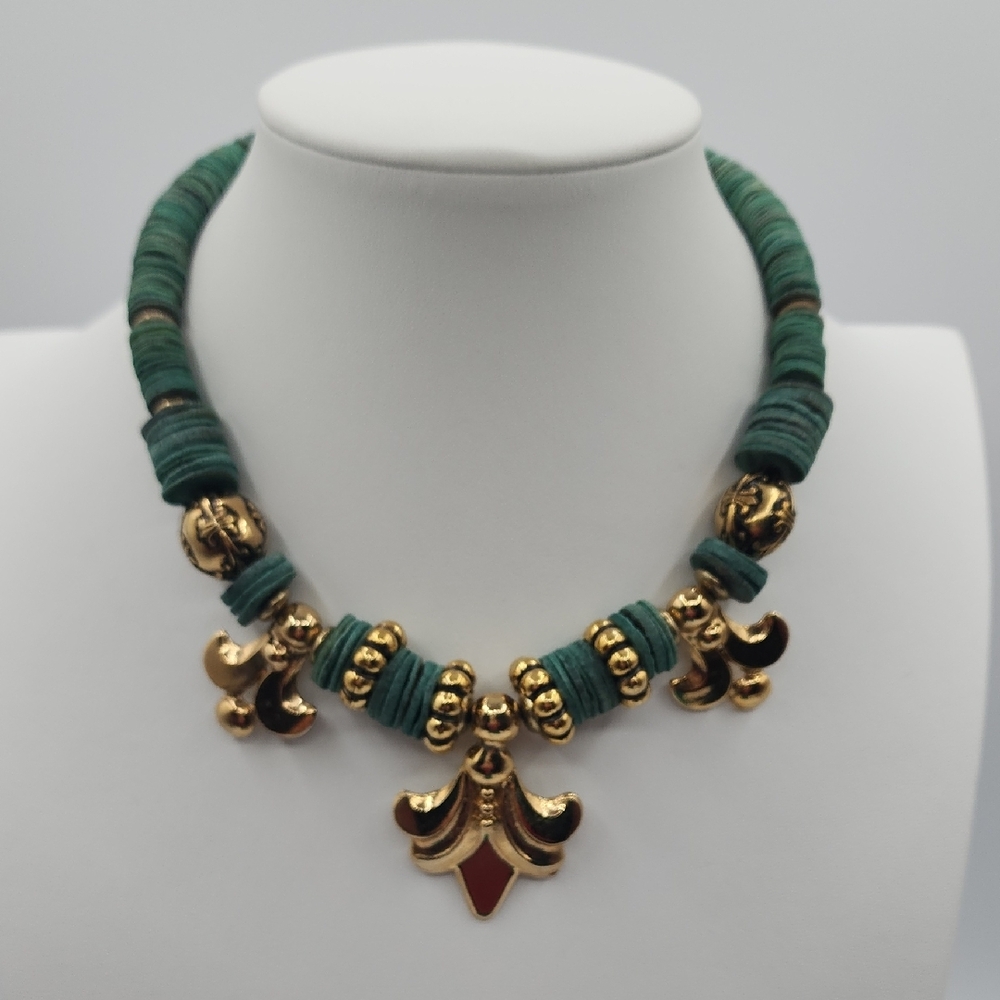1990s Vintage Carol Dauplaise Fleur de Lis, Green, Gold Plate Statement Necklace - Picture 10 of 12